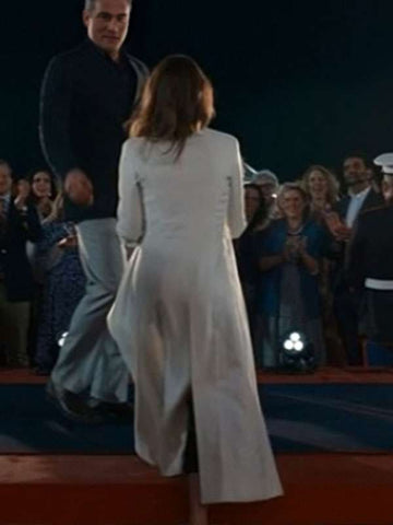 Kate Wyler The Diplomat S02 White Coat
