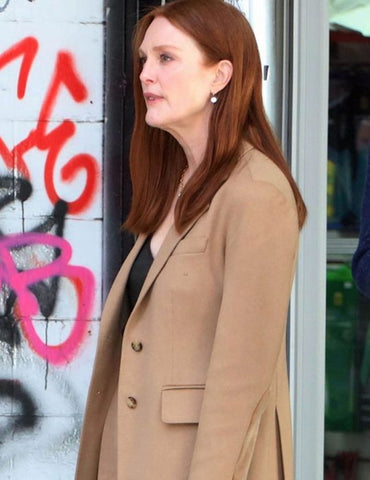 Sharper 2023 Julianne Moore Blazer